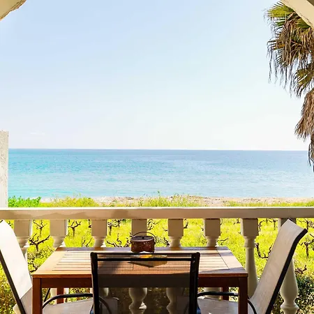 Beachfront Nest Memi Koroni-seaheaven House A3 公寓